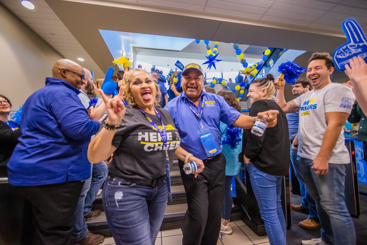 JBHuntDrivers's tweet photo. There's nothing we love more than celebrating our drivers! Congratulations on your #MillionMileMoment! #JBHMM https://t.co/U9X8brjXkK