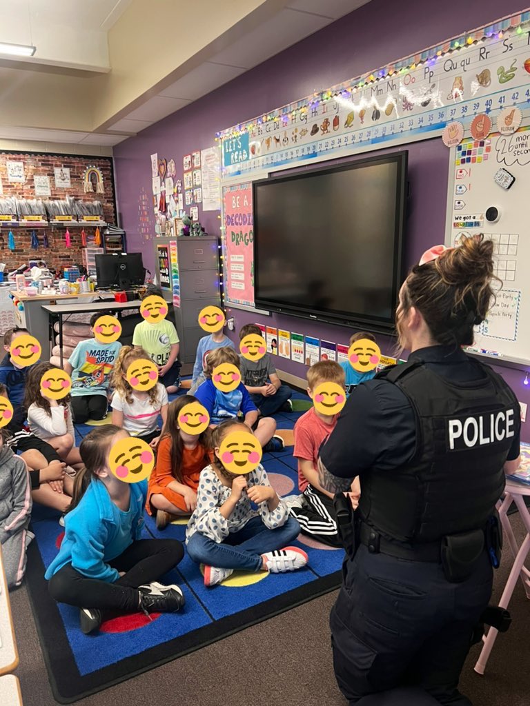 NehaAhmad__'s tweet photo. Officer Riss visited our classroom today! She read a book to us, taught us about school safety, and let us ask questions about her job. We absolutely loved having her in our classroom and are very grateful for what she does! 🚔❤️🤍 https://t.co/LCao5TAAwT