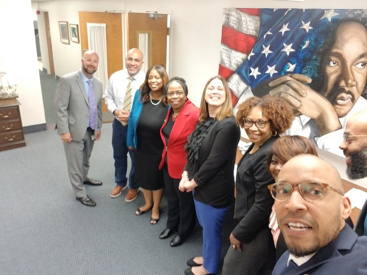 darylhowardphd's tweet photo. Great to spend the morning @MdPublicSchools introducing and supporting the work of colleagues across the state who are laser focused on Achieving Academic Equity &amp; Excellence for #BlackBoys! #AAEEBB. Great work today @hcpss_rbes @PikesvilleM @Westlake_HS @SwaMagnet @dhandyBCPS https://t.co/dUqoik35dB