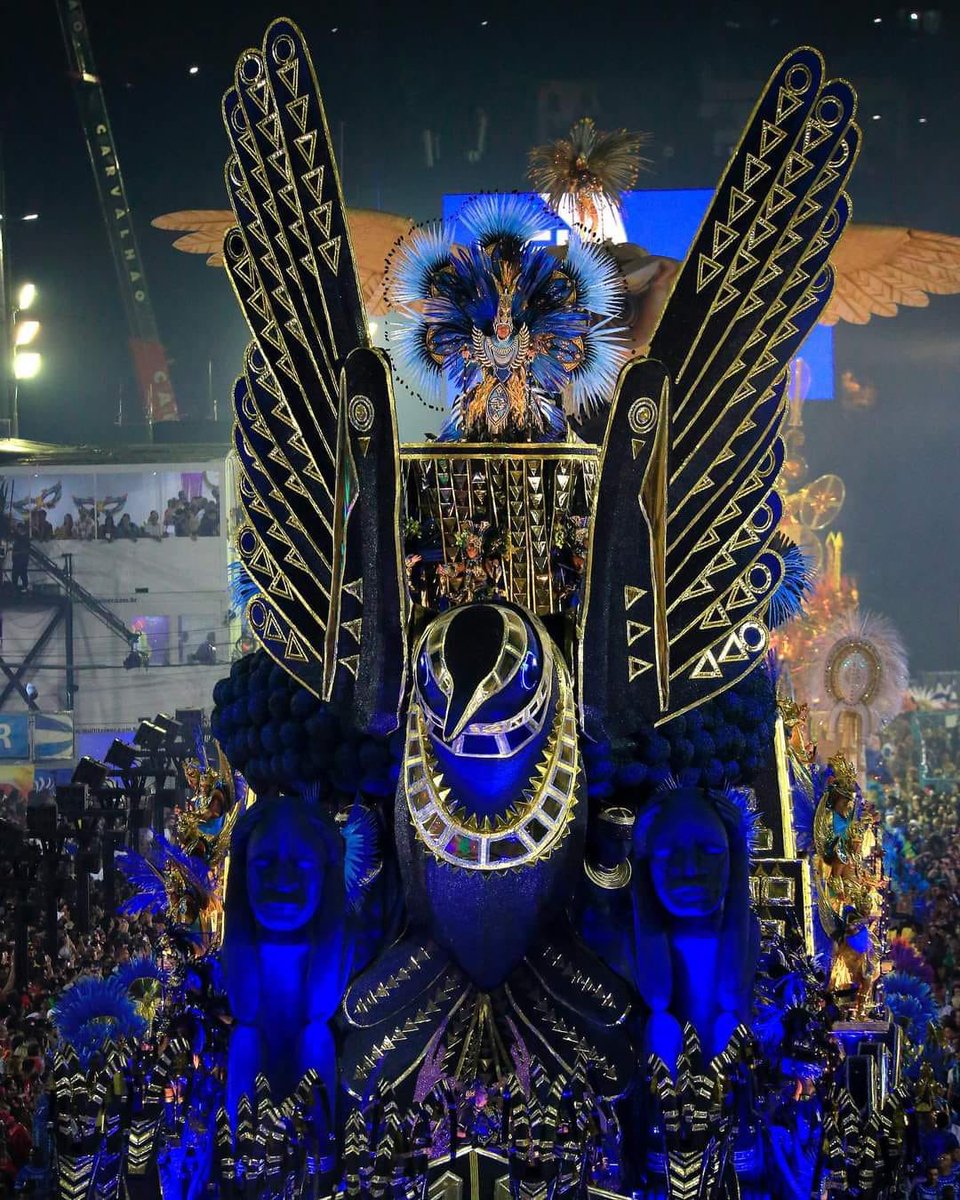 💙🤍 A Beija-Flor é vice-campeã do carnaval carioca.

🏆 Parabéns, Nilópolis!