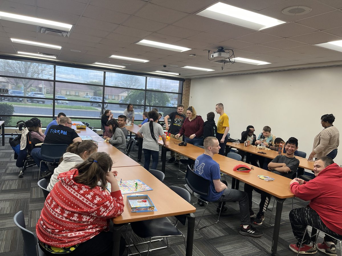 MissCox1501's tweet photo. Last #BetterTogether meeting for the school year 😢 Thank you to everyone who made this special group!! Such a great year!! @HSPrincipalHCSD @Hamilton_SEPP @Hamilton_CSD @MsPlogmanHHS https://t.co/ggEoT9XJdm