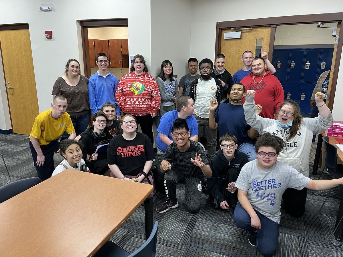 MissCox1501's tweet photo. Last #BetterTogether meeting for the school year 😢 Thank you to everyone who made this special group!! Such a great year!! @HSPrincipalHCSD @Hamilton_SEPP @Hamilton_CSD @MsPlogmanHHS https://t.co/ggEoT9XJdm