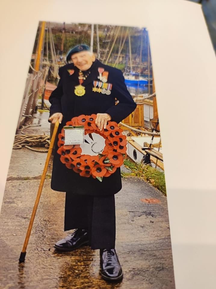 TorquayRAFA's tweet photo. Our Branch Chairman Steve Colhoun was in St Austell for the funeral of Harry Billinge. He was one of the first men to land on the beaches of Normandy on D Day. He has been on tv and has raised many thousands to have a Memorial put up to remember his colleagues. https://t.co/evvVqTgqio
