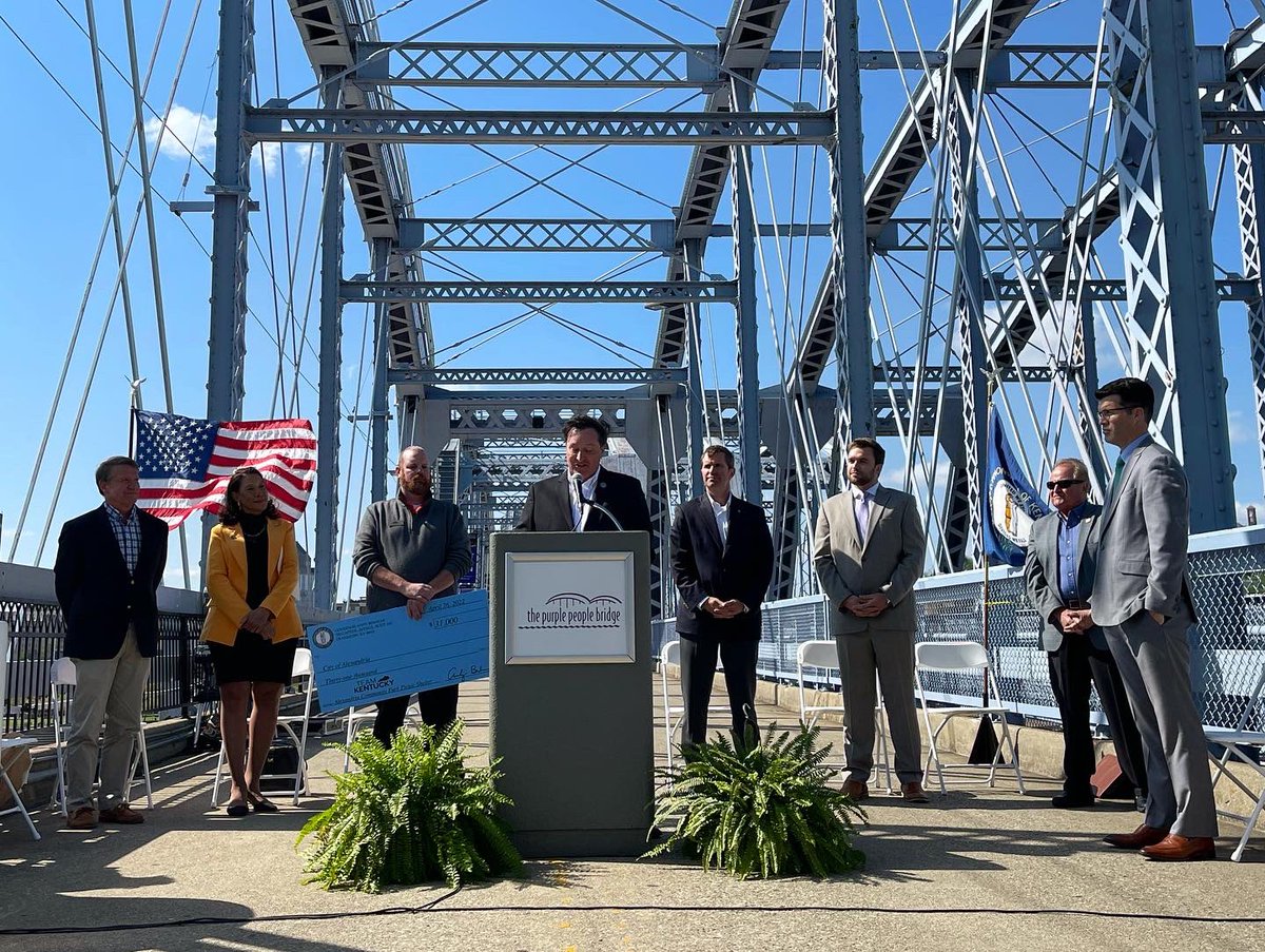 Congratulations <a href="/Southbank_NKY/">Southbank Partners</a>, that bottle of <a href="/NewRiff/">New Riff Distilling</a> is perfect! Thanks to  the cities of <a href="/BellevueKYGovt/">Bellevue, Kentucky</a>, <a href="/dayton_ky/">Dayton, Kentucky</a>, <a href="/CityOfCincy/">City of Cincinnati</a>, the county <a href="/CampbellKY/">Campbell County, KY</a>, and regional partners like <a href="/OKIRCOG/">OKI Regional Council of Governments</a> for joining us!