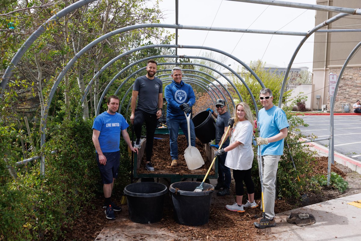 nuskin's tweet photo. Since the beginning of #NuSkin more than 30 years ago, we’ve been inspired by and grateful for the resources our planet offers. On #EarthDay, we celebrated our planet with five different projects helping to clean up and lift our local communities.
#Sustainability #ForceForGreen https://t.co/pptXVmBzd7