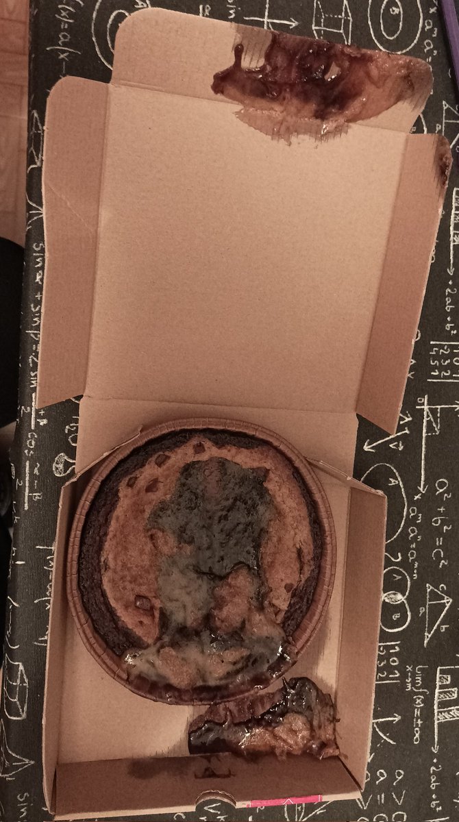 dessyremr's tweet photo. Me he descargado la app de @DominosPizza_ES y me ha borrado 3 veces la cesta...he terminado pidiendo por la web y me llega el postre derramado por la caja, las patatas sin salsa y hora y media después de haber hecho el pedido...experiencia nefasta... https://t.co/4CT6F4nRcQ