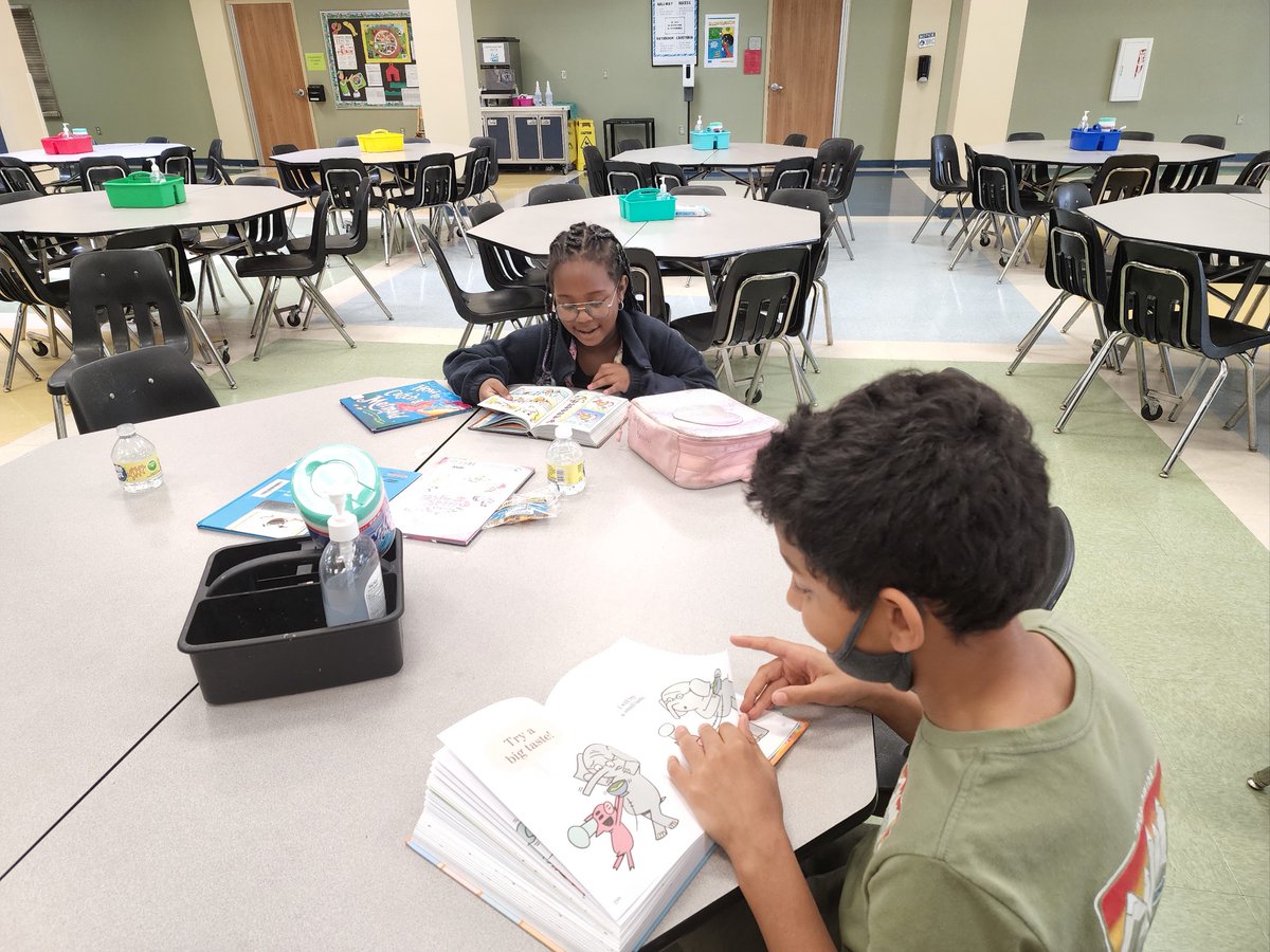 AldridgePasar's tweet photo. @AldridgePASAR students love to read during academic hour https://t.co/nncjlcVWSw