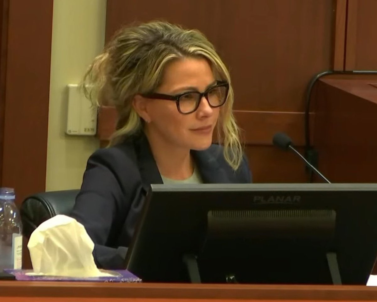 QueenBee_73's tweet photo. Shannon Curry, the witness of the day ❤ she made the defense team look like idiots and did a spectacular job! She's definitely #StandingWithJohnnyDepp she also knows #MenToo as she kept pointing out https://t.co/zn9fbCHFDk