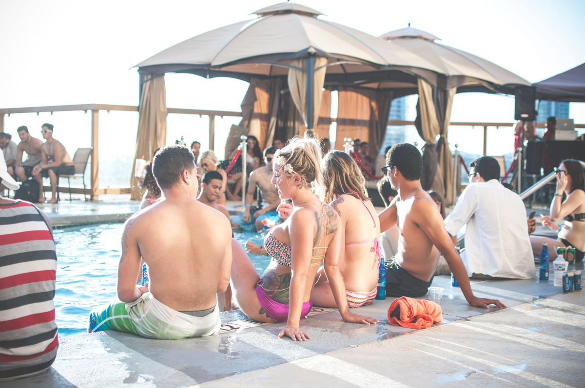 FullGrindTexas's tweet photo. #ElectricWavePoolParty โก๏ธ๐ is back in Downtown Dallas this Summer! ๐ง
( Me right now: ๐ฅน )
๐ธ : @Tuanzyboo https://t.co/Y5tRx7lMeY