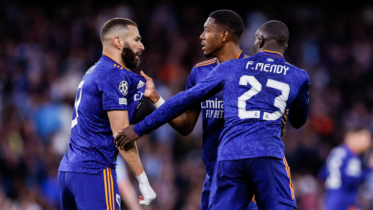 realmadrid's tweet photo. 🤜 ¡A seguir, equipo! 🤛
#UCL https://t.co/OdM57mJikO