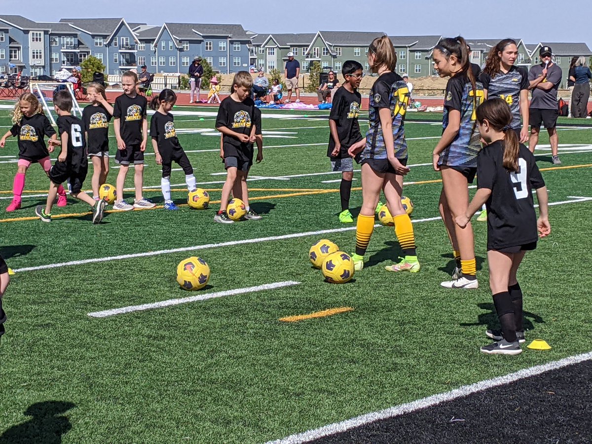 PRA_Miners's tweet photo. Thank you, Girls Varsity Soccer and the Community Outreach Subcommittee for making a special day for our elementary soccer teams. #gominers #praelementary #prahs #prasoccer #praoutreach https://t.co/4cTw2Ps54f