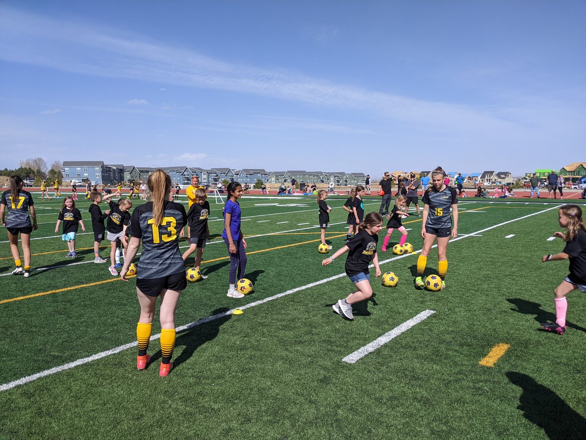 PRA_Miners's tweet photo. Thank you, Girls Varsity Soccer and the Community Outreach Subcommittee for making a special day for our elementary soccer teams. #gominers #praelementary #prahs #prasoccer #praoutreach https://t.co/4cTw2Ps54f