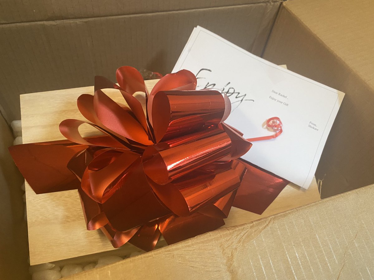 RachelBenvdz's tweet photo. A very belated but sincere thank you to @shonikori and the team at @DreamWeekSA for this thoughtful gift! Been WFH for a while. Found these goodies upon my return for the day. #community #collaboration https://t.co/cZSWFzIE67