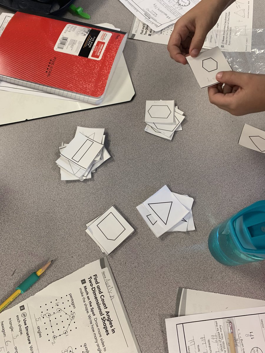 livelaughteach8's tweet photo. We had fun sorting shapes according to their attributes!  #mathisfun @tegacaytitans https://t.co/vEUOpZGAri