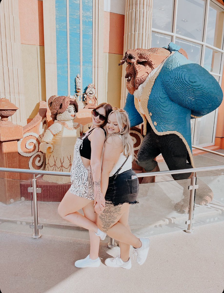 lauryndwyerr's tweet photo. Dreams do come true at the happiest place on earth 🤪 https://t.co/BZMO3KVgLj