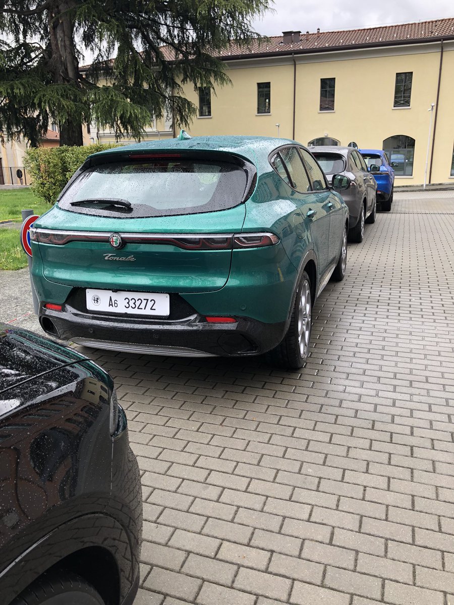 jgarnacho's tweet photo. El nuevo @AlfaRomeo_es #Tonale ya no tiene secretos 🤔. Lo hemos conducido por las orillas del lago Como en Italia, pero hasta el día 9 de mayo ni una palabra de cómo va este SUV llamado a hacer resurgir a la casa del biscione 👏. Ambición no le falta 🔝 https://t.co/cH22IAgWAu