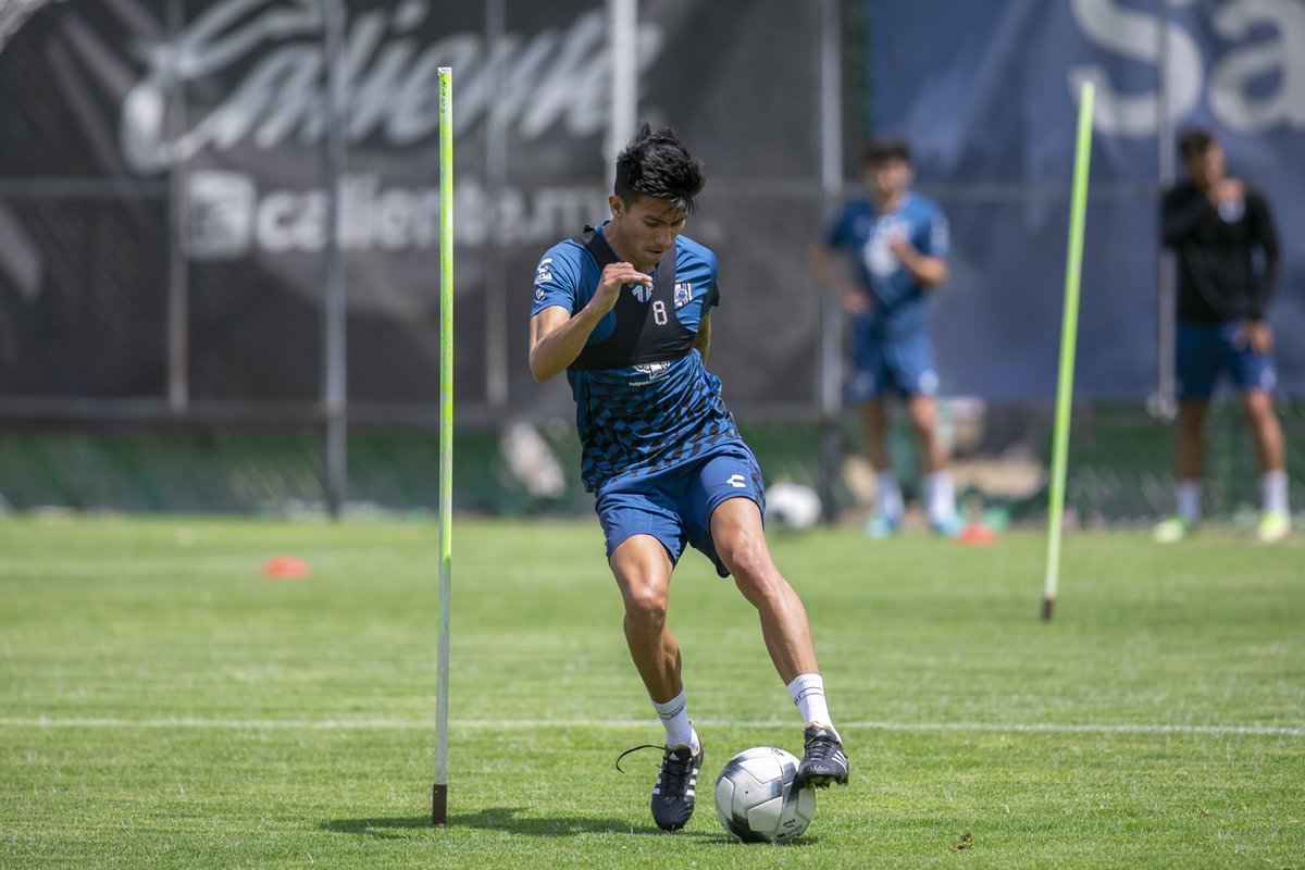 Club_Queretaro's tweet photo. A darlo todo en cada entrenamiento. 

Se viene la última fecha y vamos por los tres puntos. 🇪🇪 

#UnidosSomosMásFuertes https://t.co/U9IloVLiFF