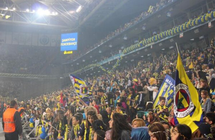 Fener10line's tweet photo. Tarihte bugün Fenerbahçe lig tarihinin en erken şampiyonluğunu ilan etti! https://t.co/m8KgrpeYfB