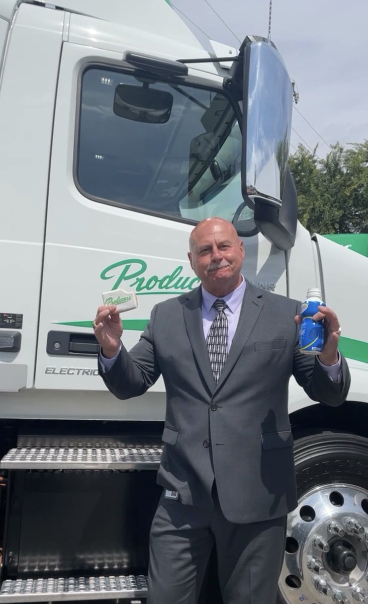 MayorJerryDyer's tweet photo. Amazing job to @ProducersDairy for unveiling the first commercial, battery- electric trucks in the Central Valley. 👏🏼🔌 https://t.co/gD6VYHXHcK
