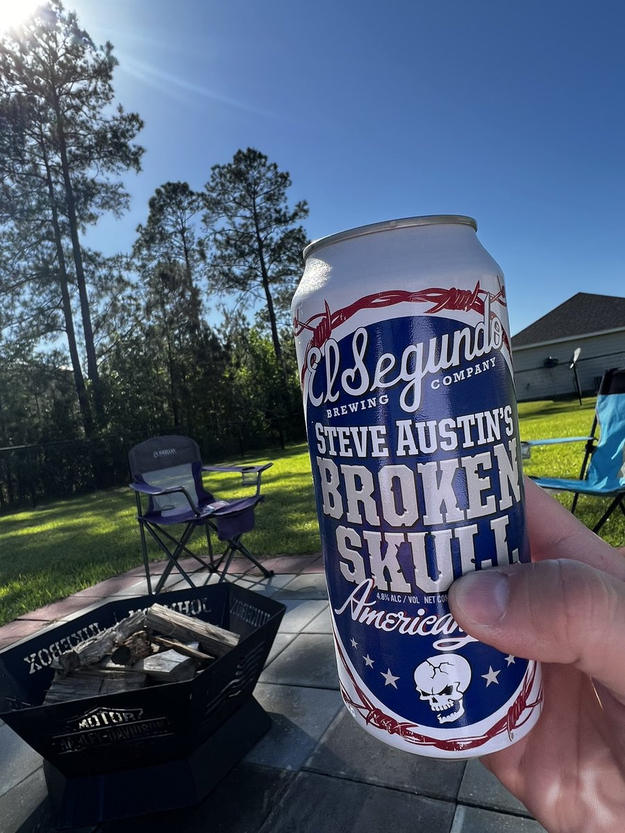 TJ2190's tweet photo. Hell yeah good beer @steveaustinBSR @BrokenSkullBeer https://t.co/fLddNCNdf1