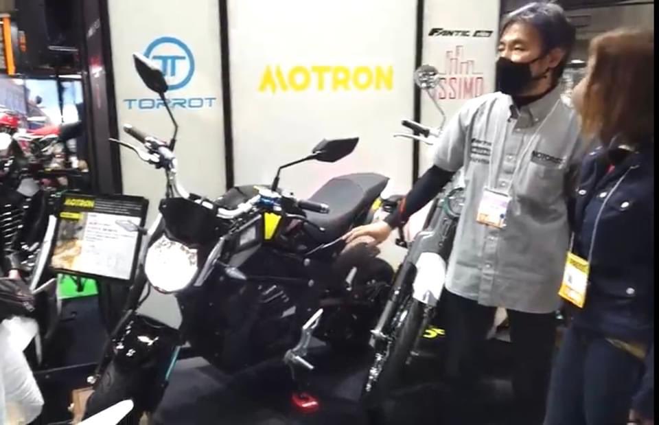 bikejyoshibu's tweet photo. 【4月30日のバイク女子部イベント試乗メーカー紹介】
モータリスト様出展です。
楽しい企画満載で、バイク好き声優の難波祐香さんがモータリストの世界をアテンドします😻「にゃんばと走ろう！MOTRON日本初の試乗会！！」を開催。
ファンティックもローダウン仕様でご用意。色々と乗ってみよう！ https://t.co/hCaX5H11MX