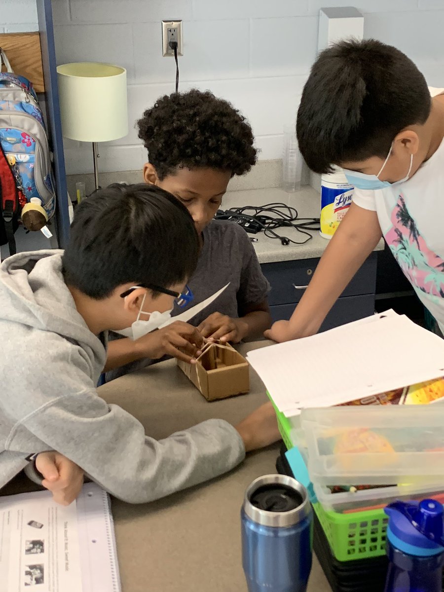 CPES5thGrade's tweet photo. Music Sweet Music - 5th graders have been experimenting with sound #cpesbelieves https://t.co/1yOSmS7xnT