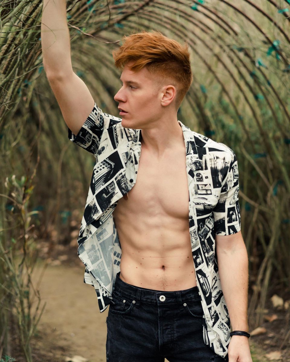 Pium

Llegué.

#FreeRol

Necesito dar paseos como un peeerro.