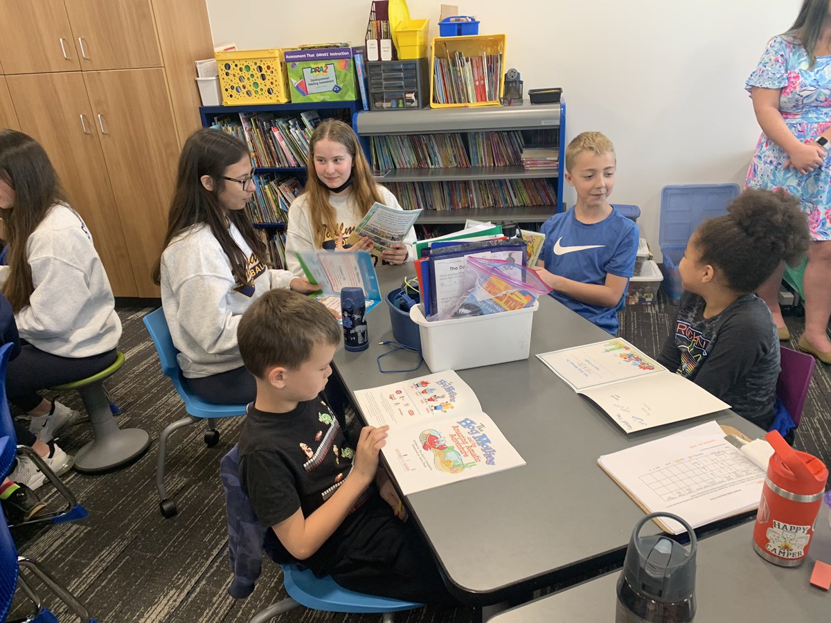 MrsDoveTES's tweet photo. Thanks @secondandseven @jbezbatchenko and THS softball players for reading to us today! See you next week! https://t.co/Lq2mYgN4ZB