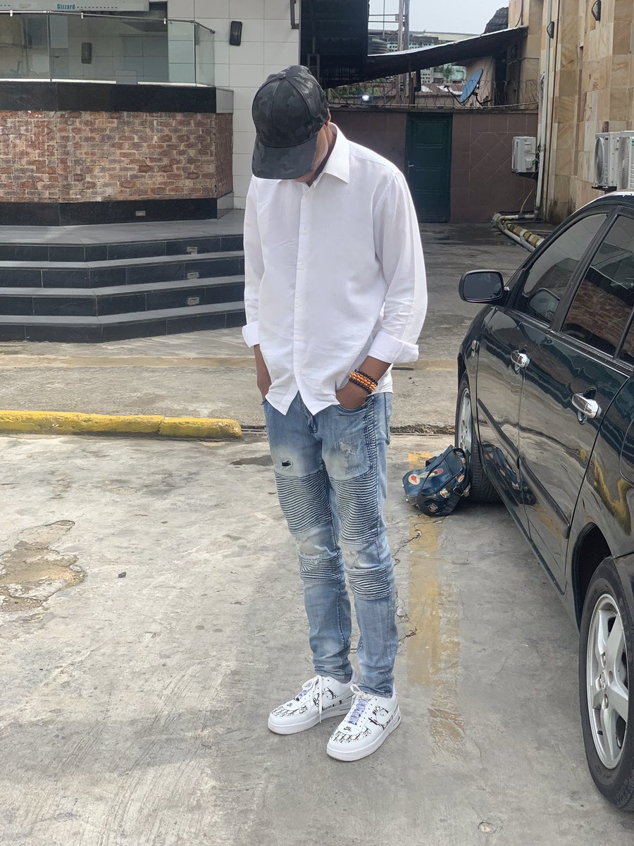yourboytailor's tweet photo. Hello guys my name is Donald Summer from Cross River State Nigeria, Bakassi L.G.A, I know what you will think yes we are rare 😎 and special 😌 I’m a karaoke DJ here in Calabar and I’m new to Twitter by the way. Help me like, follow and retweet🕊 thank you https://t.co/BRQr9XpB3L