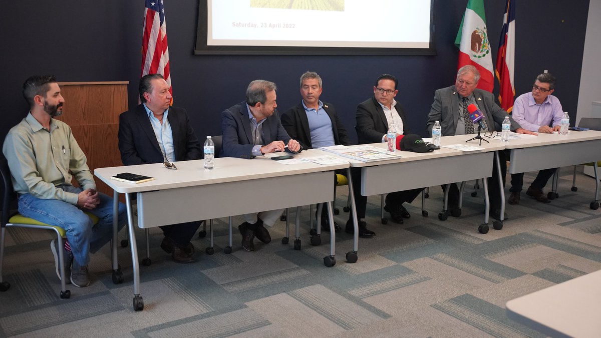 CityOfMissionTX's tweet photo. Mayor Dr. Armando OβCaΓ±a met with the Sub-Secretary of Agriculture in Mexico, Santiago J. Arguello this week at the CEED building. The leaders discussed food production matters, as well as transportation and storage options for distribution and sales in the U.S. #MissionProgress https://t.co/54kPyPi3Xx