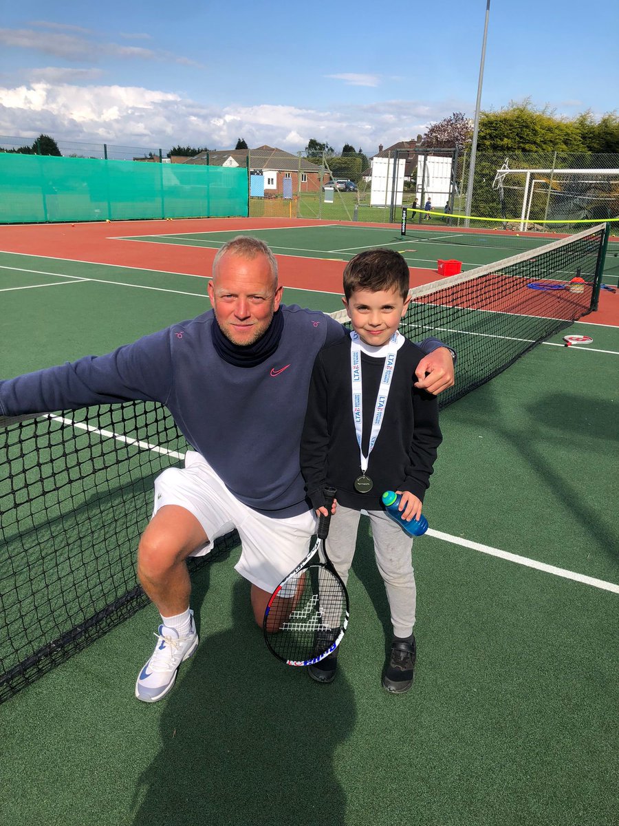 Mondays mini red lesson with Coach Jake - player of the week Jude Evans for great cross court forehand’s 🏅👏

#forehands #crosscourt #playeroftheweek #minired #miniredtennis #RAWTennis