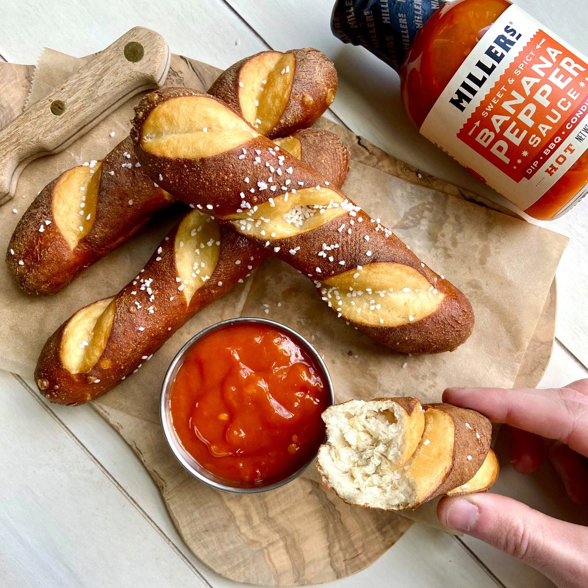 Happy National Pretzel Day! Celebrate responsibly with the best pretzel-dipping sauce there is! 

P.S. carbs don’t count today🌶🔥