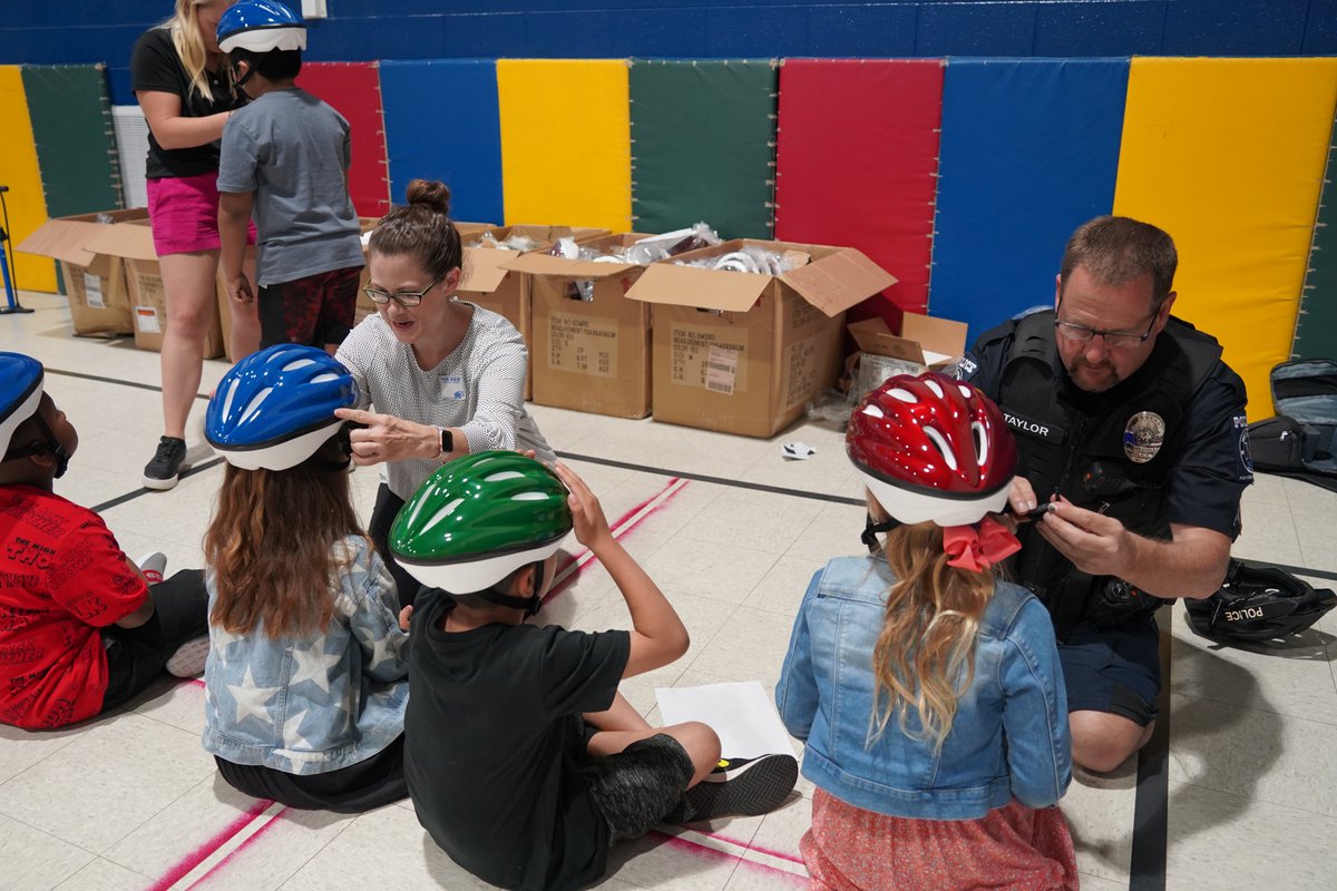 Bike safety training kicked off yesterday at Park View Elementary! This special Town-sponsored program was funded by a Safe Routes to School grant. Many thanks to Planning & Community Development's Assistant Director Erika Martin and MPD Sergeant Tim Taylor!