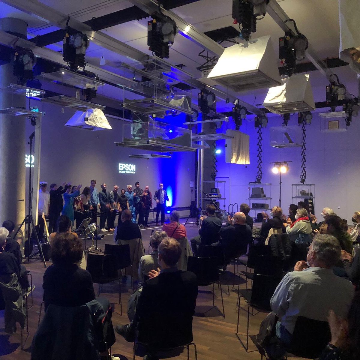 TdA_Berlin's tweet photo. Von Freitag bis Sonntag war mit „Zu viel. Zu wenig. Zu dreckig.“ im @HumboldtLabor im @humboldtforum  die Auftaktveranstaltung von @AnthropScenes zu sehen, einem Projekt der @BerlinUAlliance in Kooperation mit @cliwac https://t.co/0YrmxnLChr