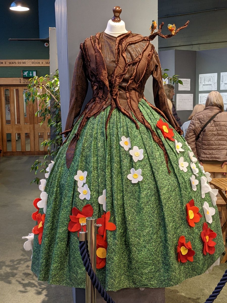 Tonight <a href="/WestEalingWI/">West Ealing WI</a> went behind the scenes at @questorstheatre and it was amazing! It was great to hear about the history of the theatre and get a sneak peak at rehearsals of their upcoming production of India Gate with Southall's Punjabi Theatre Academy.