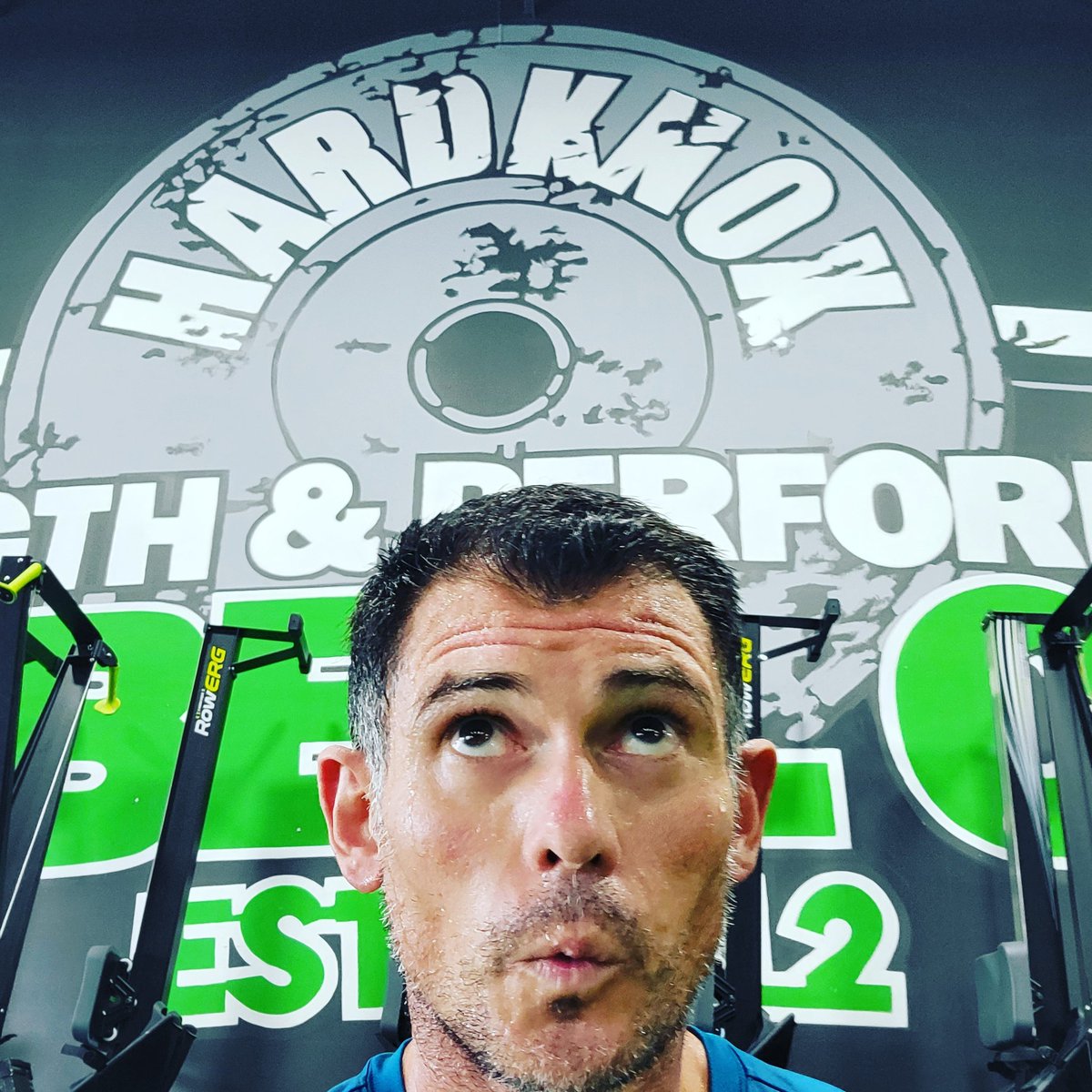 ErnieRuns's tweet photo. Look, don't even think about it.
Just pick up the #weights.👊
🏋‍♂️🏋‍♂️🏋‍♂️
@Hardknox2012
#hipbridge #plank #counterbalancesquat #frontsquat #burpees #dumbellsquats #jumprope #workout #gym #barbell #strengthtraining #TeamULTRA #LiveULTRA #doitforthecheers #JoyWins #Tuesday https://t.co/nV3RrElR8u