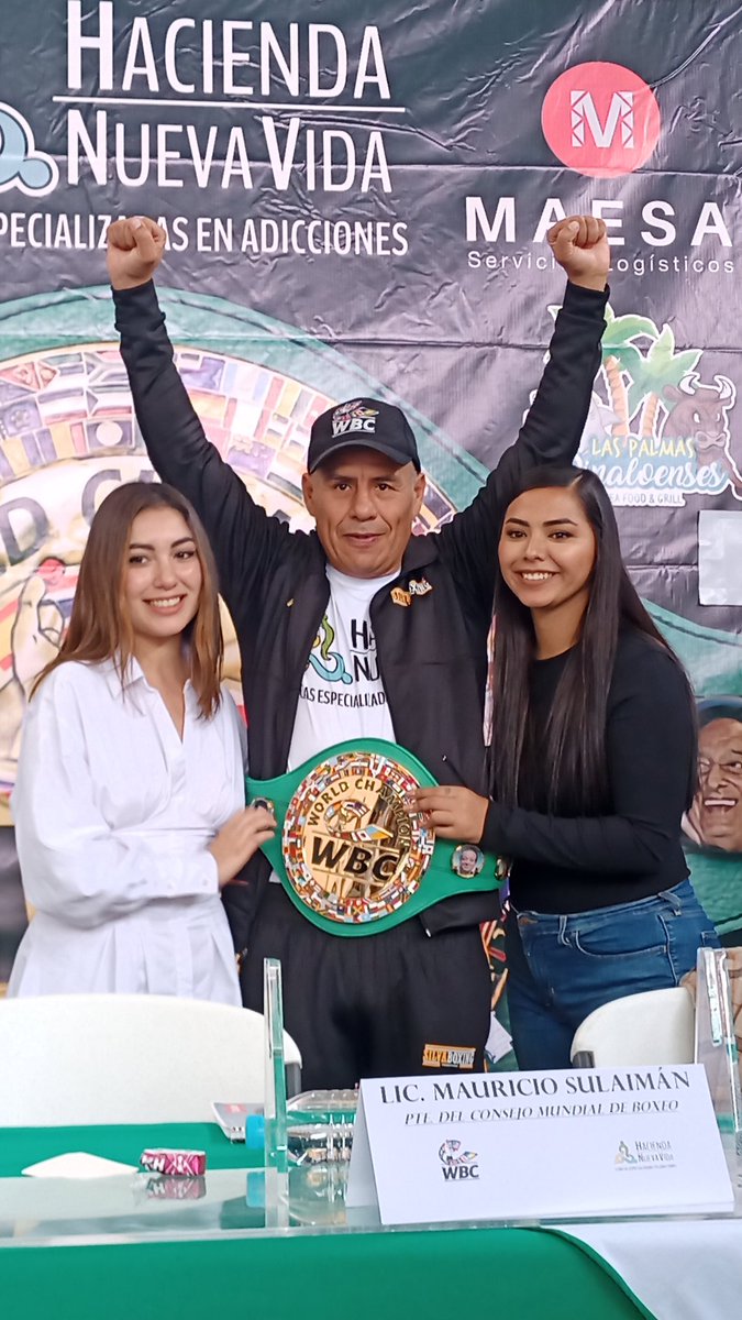 wbcmoro's tweet photo. Miguel Ángel González junto a sus dos bellas hijas alegra nuestro corazón...hoy a más de 6 meses en tratamiento está completamente sobrio.
Reconocemos su esfuerzo y el de todos los involucrados para que esto sucediera.
¡El camino aún es largo, pero el campeón va ganando por UD! https://t.co/FnJc8H5IyK