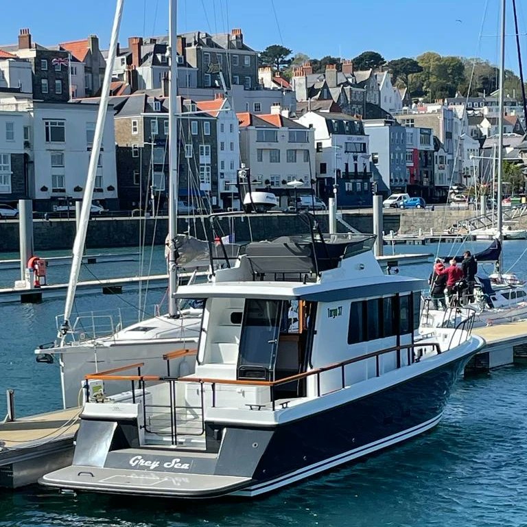 Handover on this beast today! 🏴󠁧󠁢󠁥󠁮󠁧󠁿➡️🇬🇬 Nice sunshine but rough seas in the channel (not shown in these photos!) 🌊 No sweat for the mighty #Targa 37 though! 💪 Now joining our hugely enthusiastic club of Targa owners in the Channel Islands👍