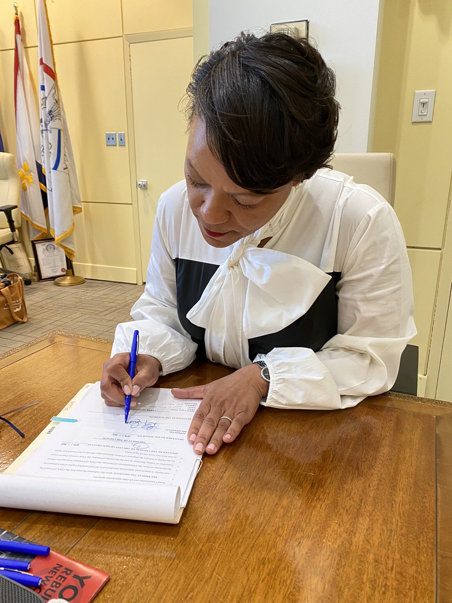 mayorcantrell's tweet photo. Pursuant to Article III, Section 3-113[2] of the New Orleans Home Rule Charter, I, LaToya Cantrell, Mayor of New Orleans, do hereby disapprove of and veto Ordinance Cal. No. 33,625 as passed by the City Council

🧵1/3 https://t.co/TSvubNrM0R