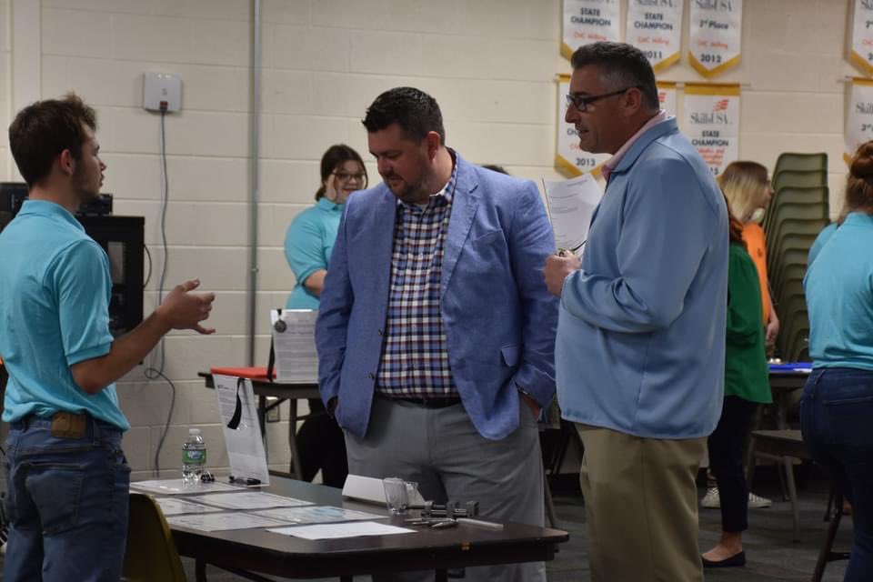 aaronflanary's tweet photo. Our Reverse Job Fair was a HUGE success as most of our seniors had multiple job offers today. Thank you to the employers @GreeneIndustry and a special thank you to @kimbgass for her dedication and service to our students of @GreenevilleCity @GreeneCoSch #jobs https://t.co/X0cEDCFjqS