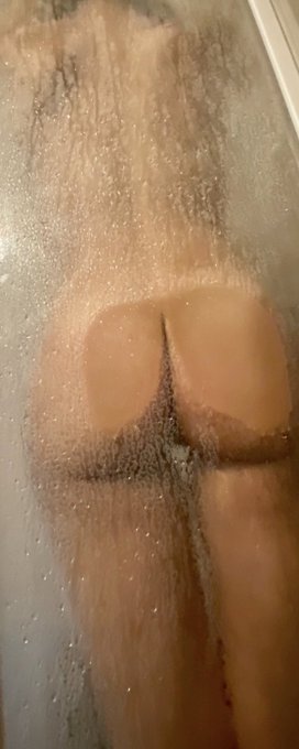 La mia wife &egrave; sempre eccitante anche dietro ad un vetro&hellip; che dite? @transmagazzine @MrHPromos @xxxjade20<a href="/tag/merculed%C3%AC"class="tags"><span>#merculed&igrave;</span></a>
