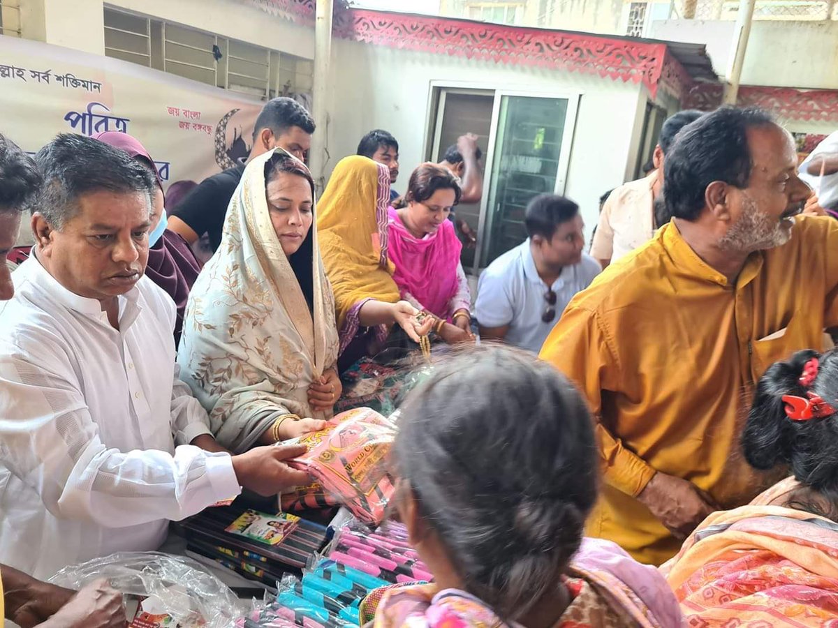 MpTuhin's tweet photo. Sari Lungi gift from me in Kaundia Union. https://t.co/W2DlaMbSQL