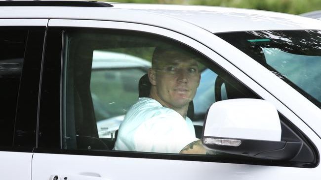 FAKE_FOOTY's tweet photo. 🚨EXCLUSIVE 🚨

Dustin Martin was spotted driving into Punt Road yesterday 🚗

And in response, one prominent journalist has speculated that at some point since turning 18, the 3-time Norm Smith Medallist would have "successfully obtained his driver's license" 👀

FULL DETAILS >> https://t.co/feXr8Art0o