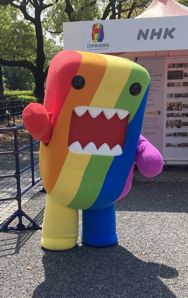 pixeldad's tweet photo. happy lesbian visibility day/wk to my gf, who is a far cooler person than i ever will b https://t.co/alERJJgzRN