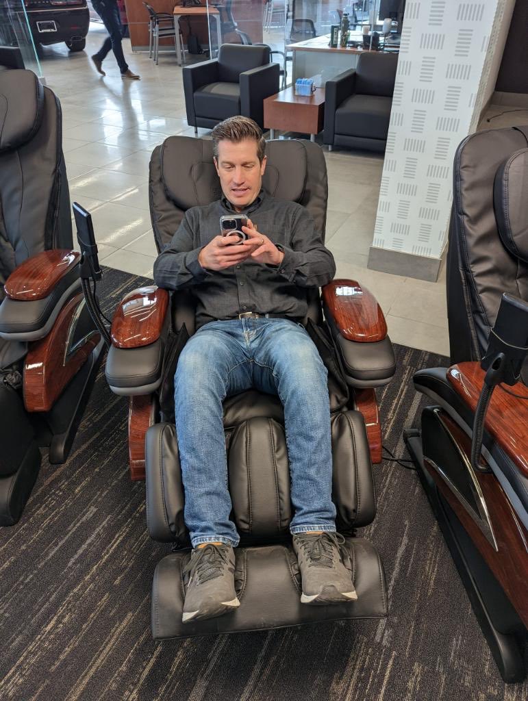 Last minute prepping at ⁦⁦<a href="/SzottAutomotive/">Szott Automotive</a>⁩ before doing a story ⁦<a href="/FOX2News/">FOX 2 Detroit</a>⁩ on “Range Anxiety” when it comes EV’s. I’ll explain in about 30 minutes! Tune in.