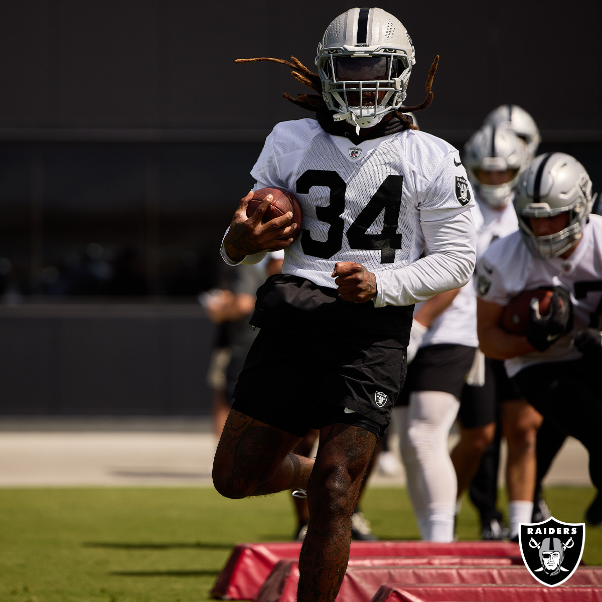 Raiders's tweet photo. Putting in the work 🔨 https://t.co/dhr3xVBGd6