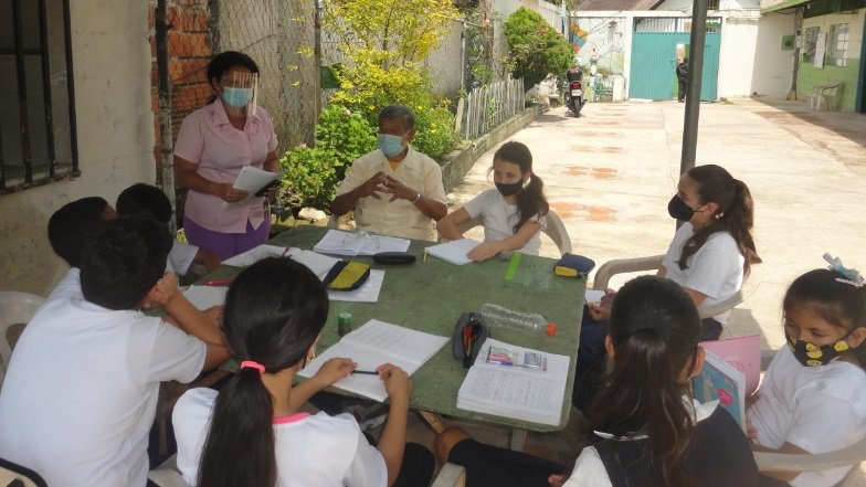 EBAbejal's tweet photo. Taller de formación. Cronistas Escolares Comunitarios en @EBAbejal Municipio @GuasimosCra Estado @ZonaEducTachira @Crazet2011 @MPPEDUCACION @Berzabethg1 https://t.co/WyVhEIxwtg