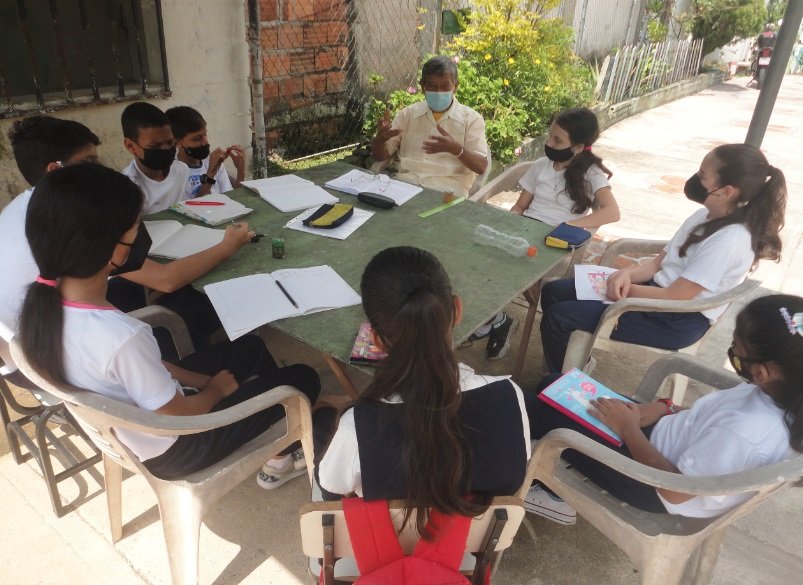 EBAbejal's tweet photo. Taller de formación. Cronistas Escolares Comunitarios en @EBAbejal Municipio @GuasimosCra Estado @ZonaEducTachira @Crazet2011 @MPPEDUCACION @Berzabethg1 https://t.co/WyVhEIxwtg