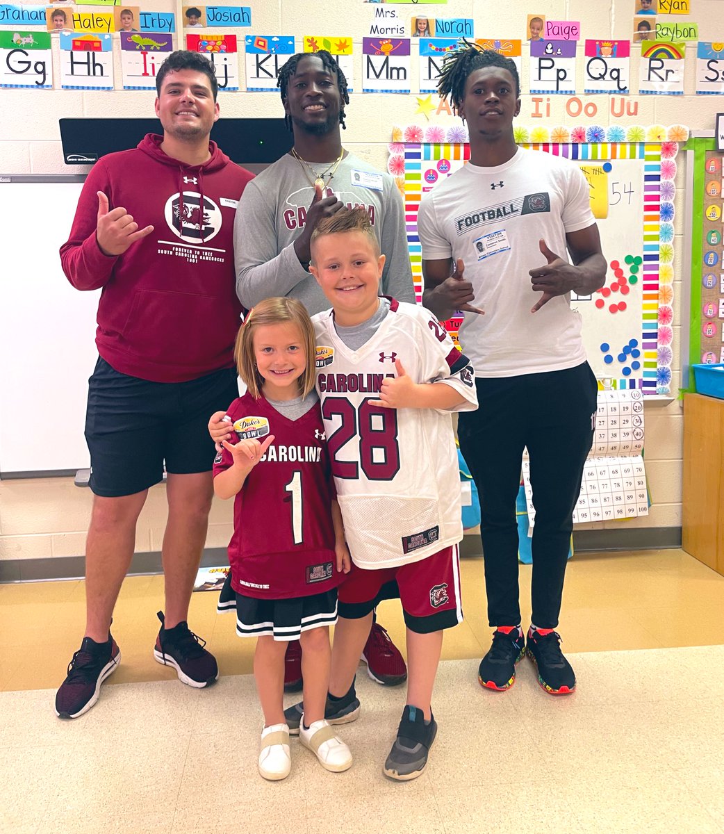 MustangsMorris's tweet photo. Today was one of those days in kindergarten that my kids will remember FOREVER! These guys + Coach Day walked in and surprised our class as the special readers. @Midway_Mustangs @GamecockFB #makingmemories #buildingreaders #ForeverToThee https://t.co/zWCanaAOV5