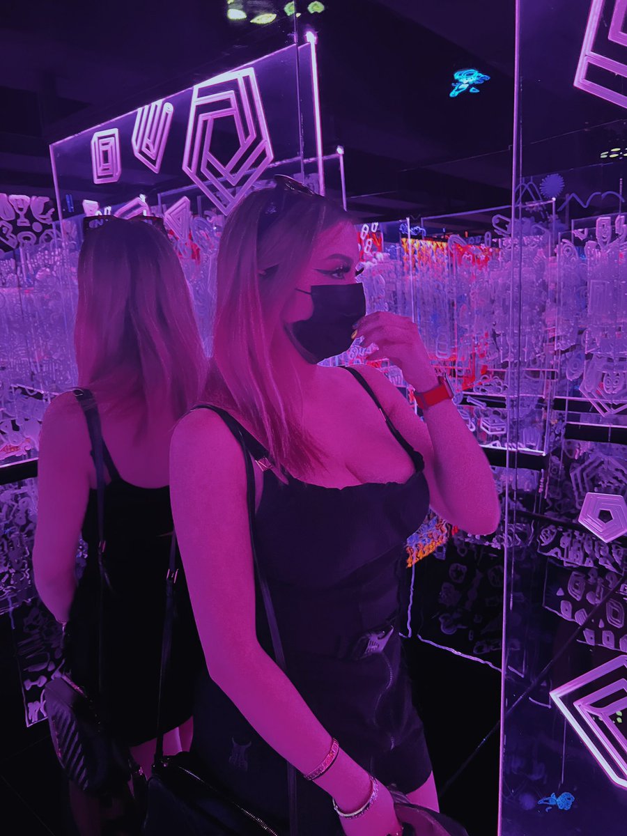 arigameplays's tweet photo. Neón. 💓 https://t.co/V6dK0DWfRf